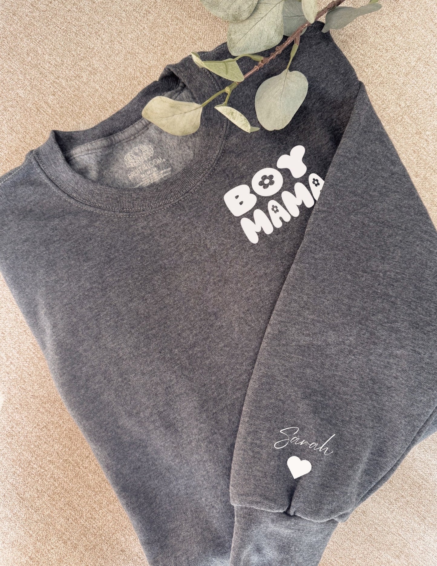 Personalized Mama Sweatshirt: Retro Flower, Custom Sleeve Name