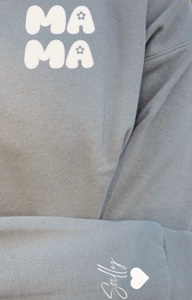 Personalized Mama Sweatshirt: Retro Flower, Custom Sleeve Name