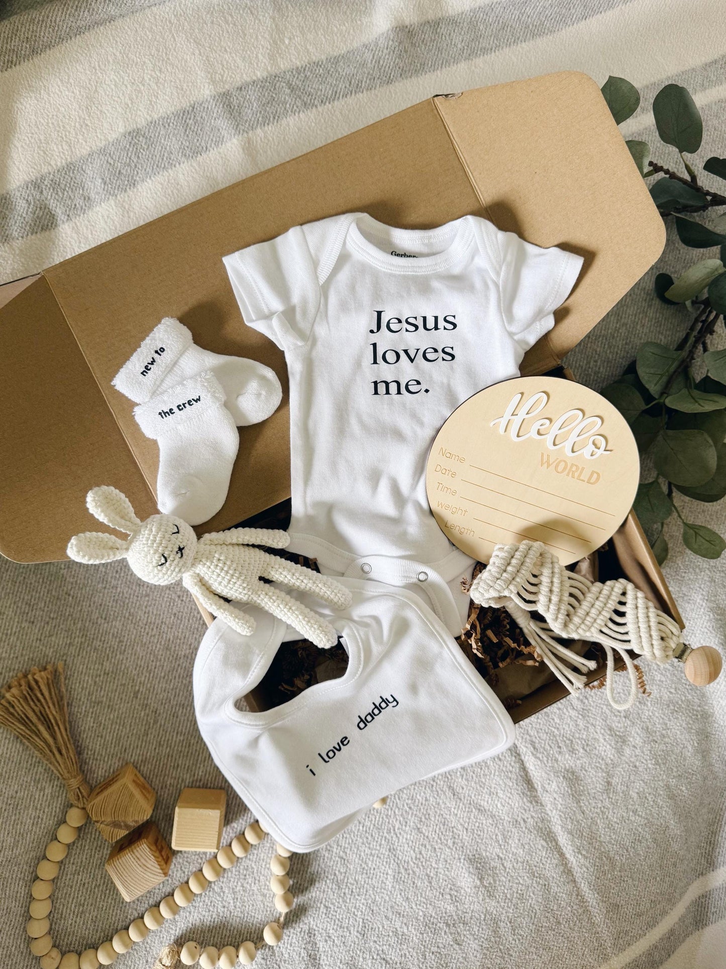 Personalized Baby Gift Box // Custom Onesie, Custom Socks, Bib, Rattle, Pacifier Clip, Bow, Gift Box for Baby Girl, Gift Box for Baby Boy
