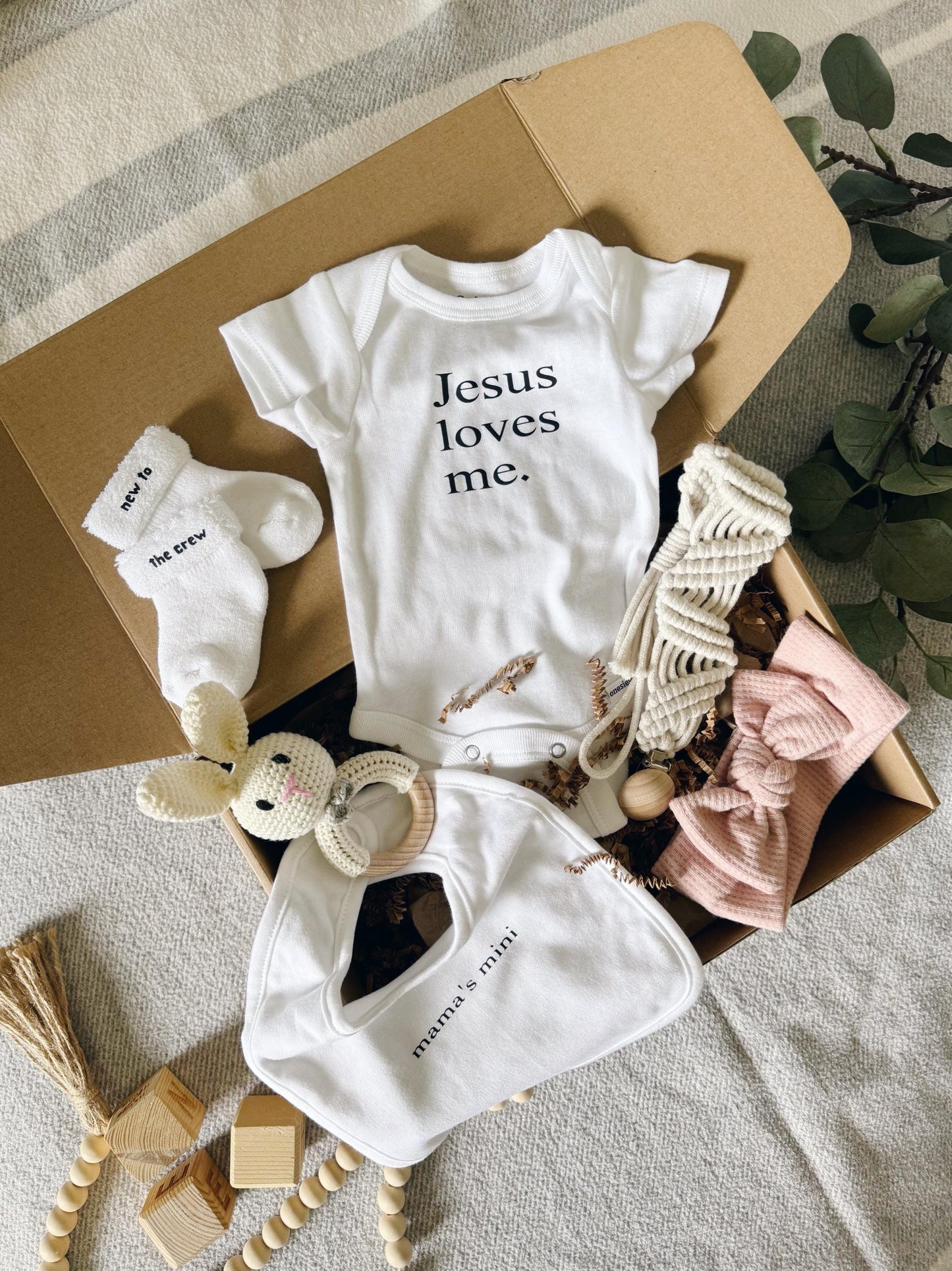 Personalized Baby Gift Box // Custom Onesie, Custom Socks, Bib, Rattle, Pacifier Clip, Bow, Gift Box for Baby Girl, Gift Box for Baby Boy