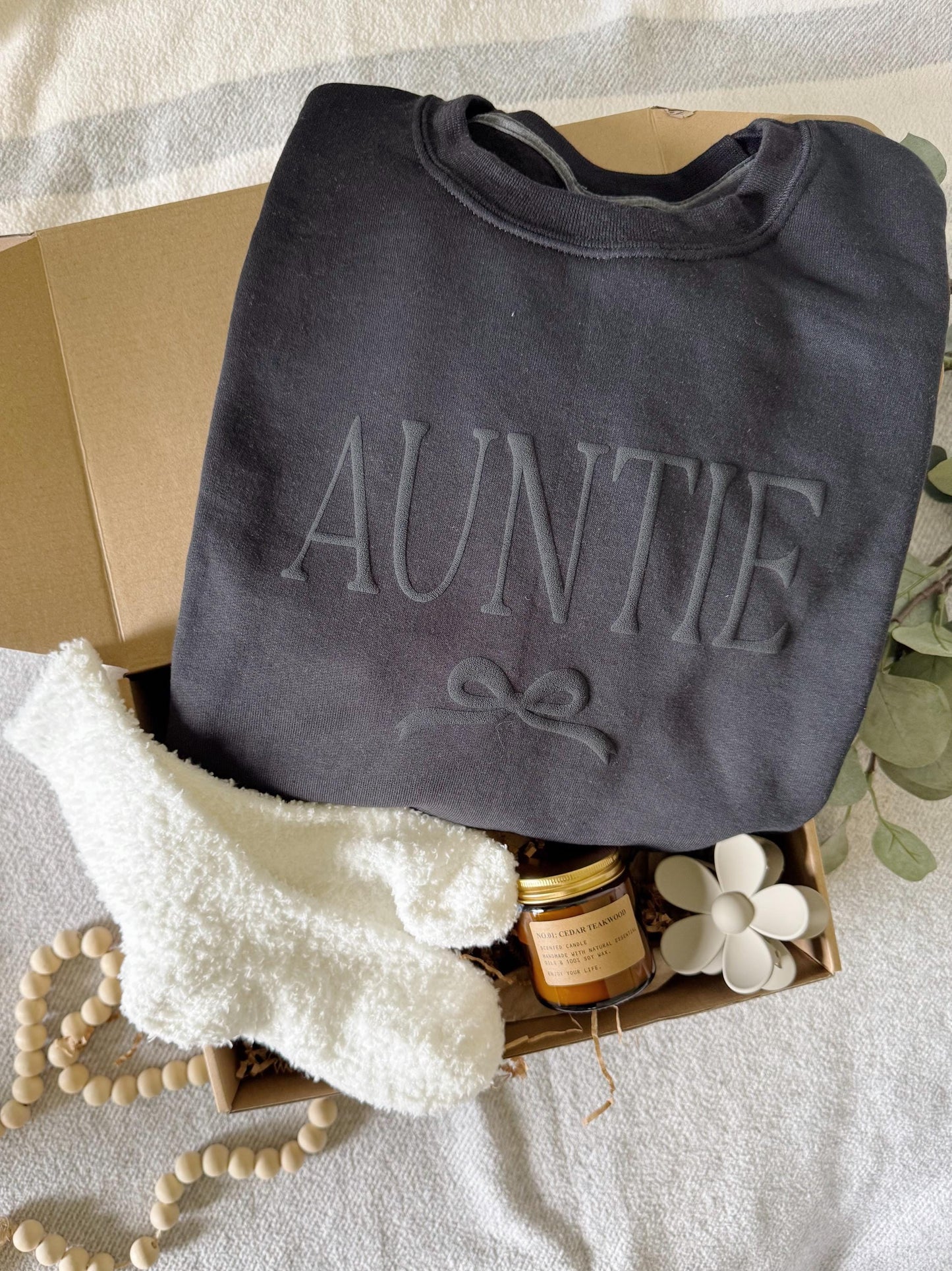 Personalized Auntie Gift Box: Crewneck, Socks & Candle, Easy Gifts