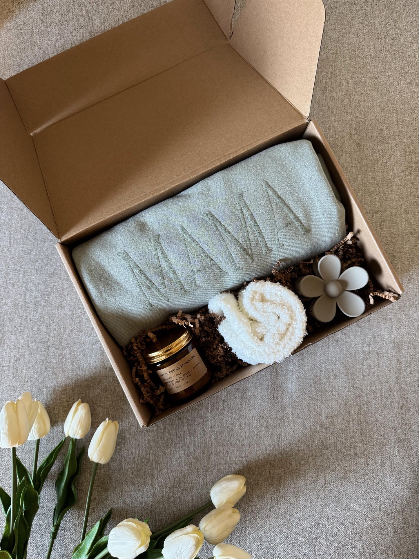 Personalized Mama Gift Box // Custom Crewneck, Fuzzy Socks, Candle, Flower Claw Clip, Easy Gifts for Her, Christmas Gift Boxes, Spa Kit Gift