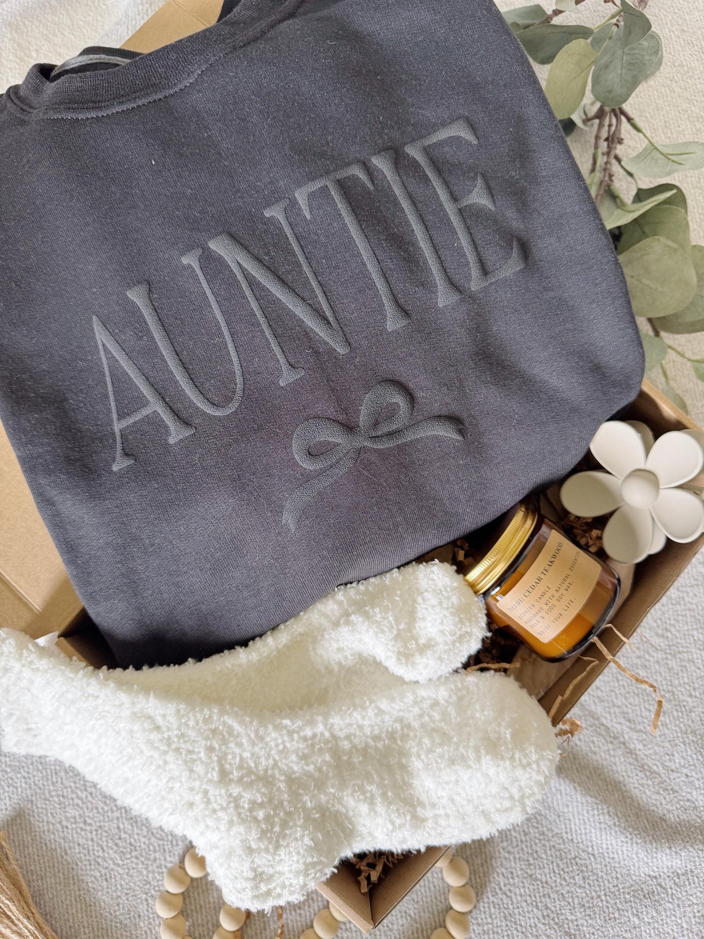 Personalized Auntie Gift Box: Crewneck, Socks & Candle, Easy Gifts